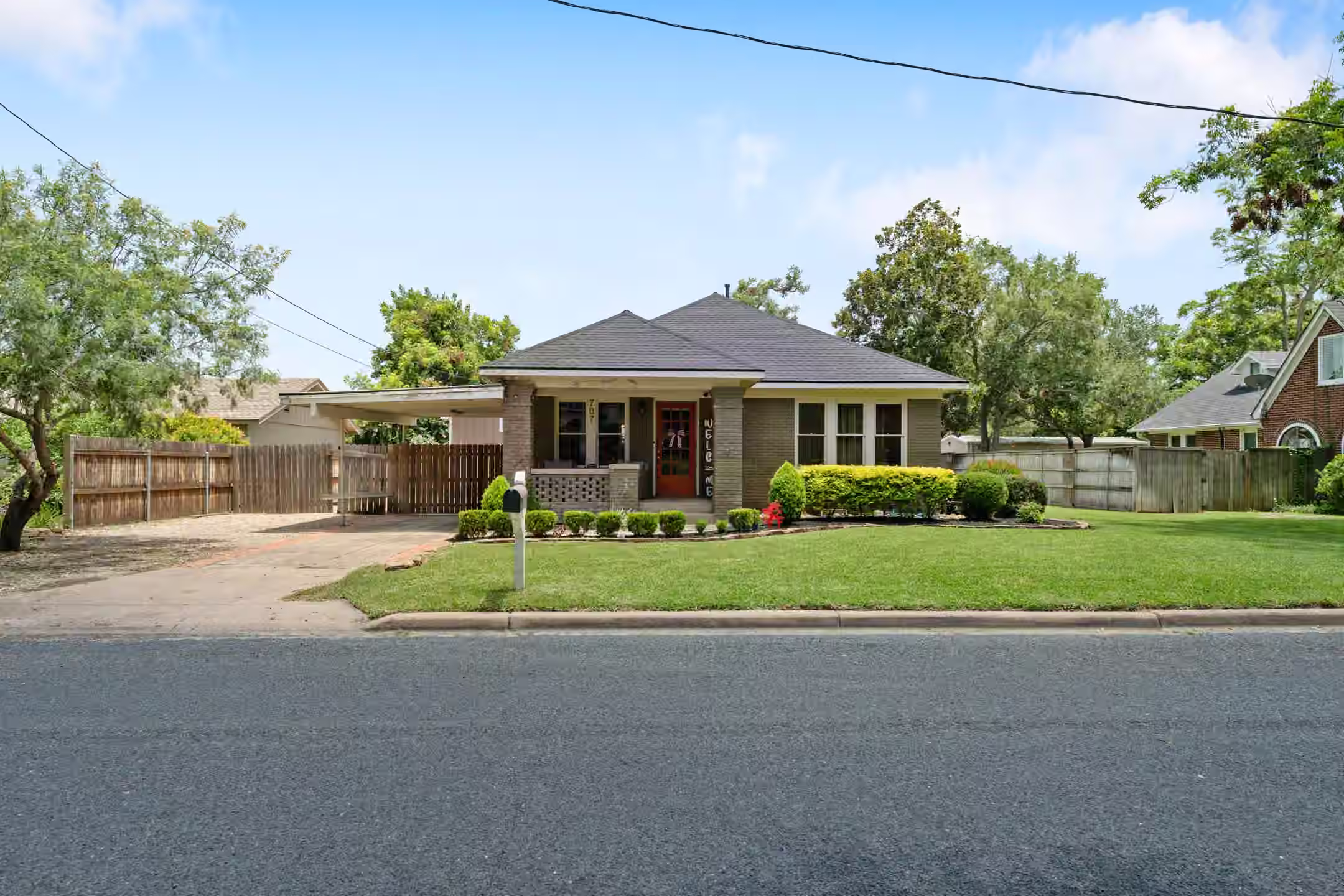Photo 2 of 707 Heights Avenue, El Campo, TX
