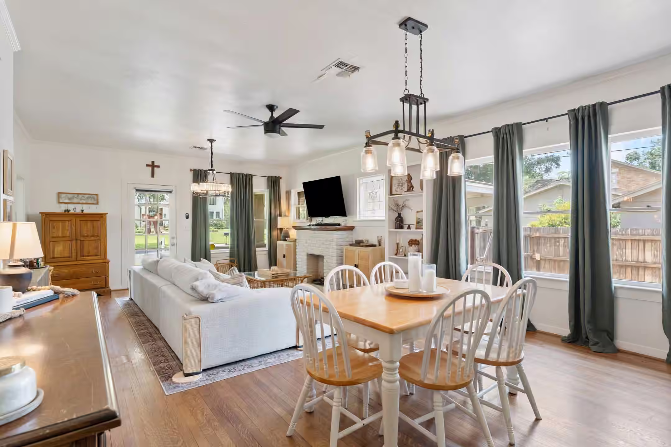 Photo 5 of 707 Heights Avenue, El Campo, TX