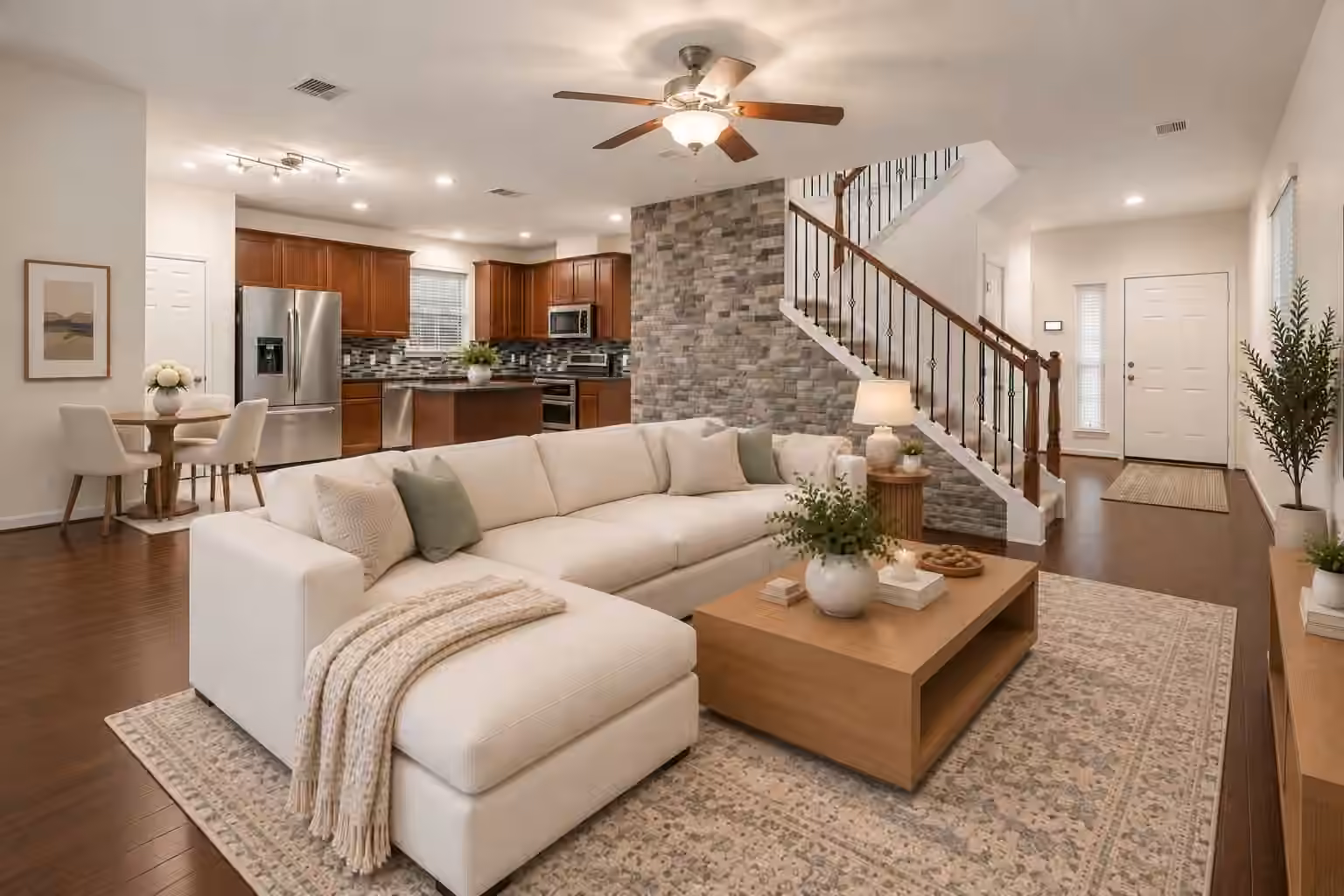 Photo 4 of 10043 Fallen Woods Drive, Houston, TX