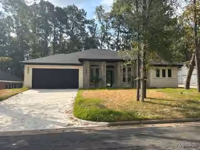 Photo of 2405 W Green Briar Drive, Huntsville, TX 77340