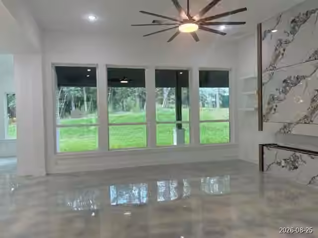 Photo 5 of 2405 W Green Briar Drive, Huntsville, TX