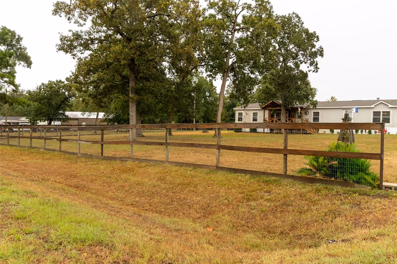 Photo 2 of 11746 E Small Oak Lane, Willis, TX