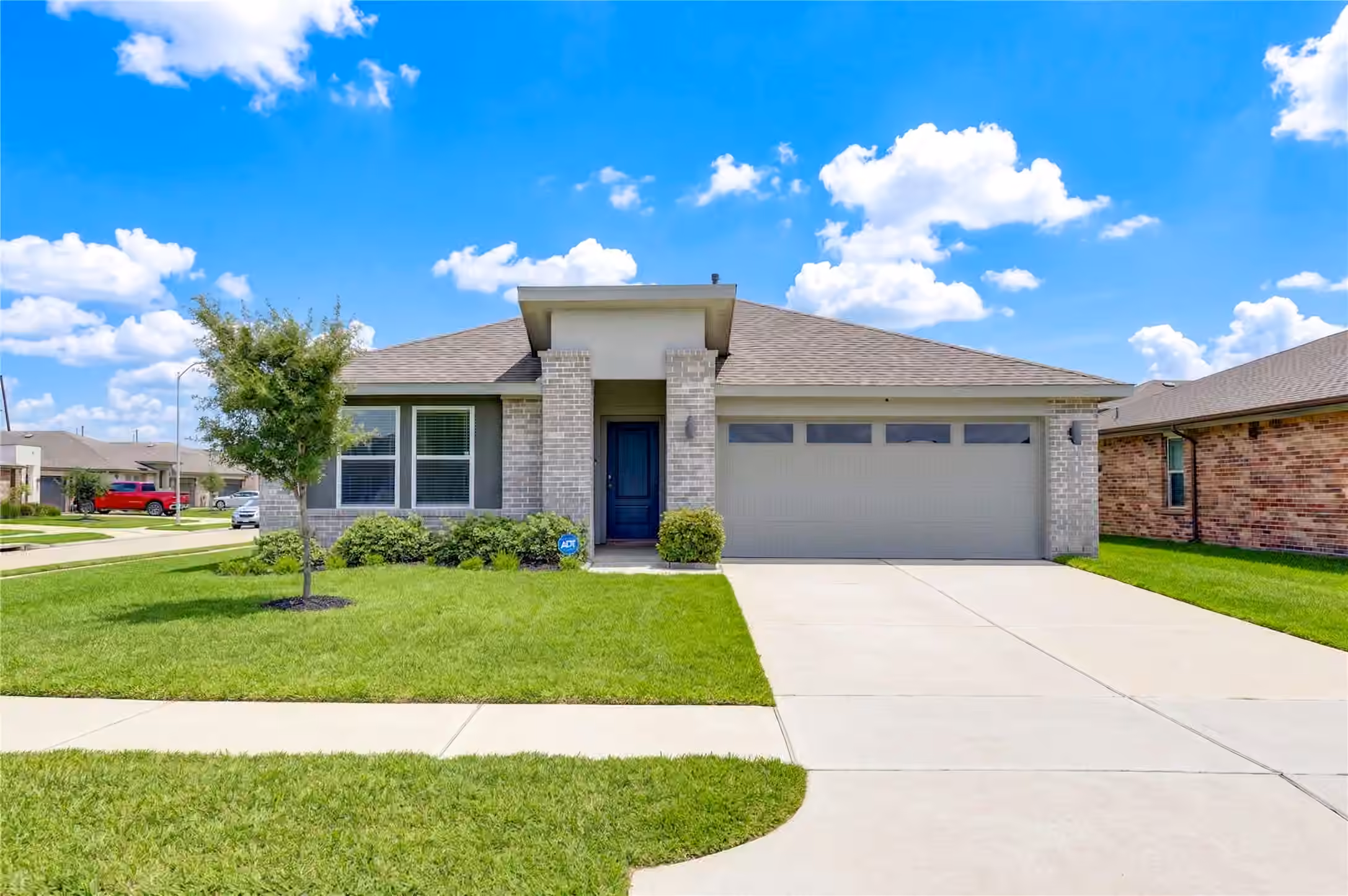 Photo 2 of 7707 Golden Rubia Lane, Rosharon, TX