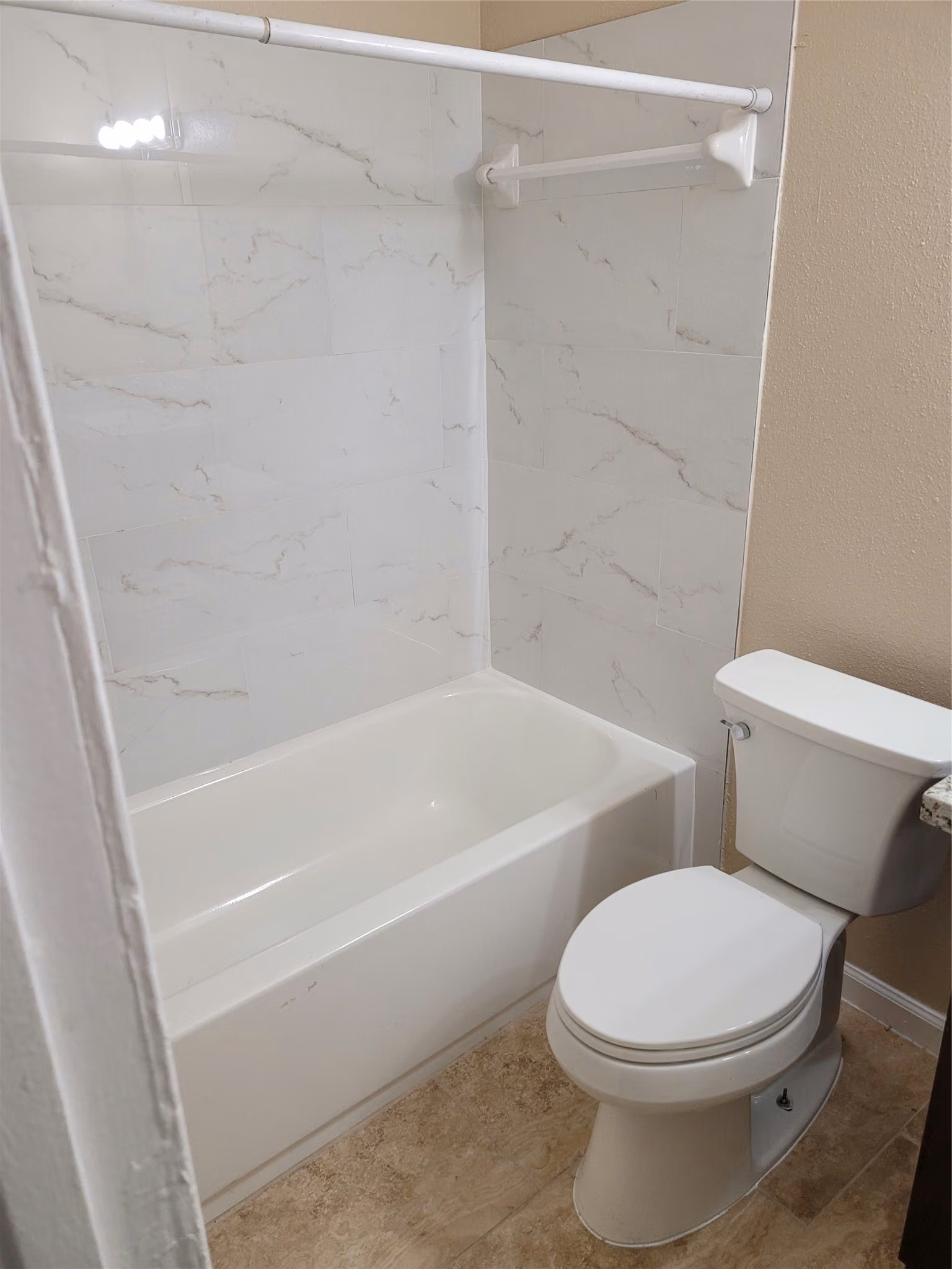 Photo 5 of 12123 Sharpview Drive, Houston, TX
