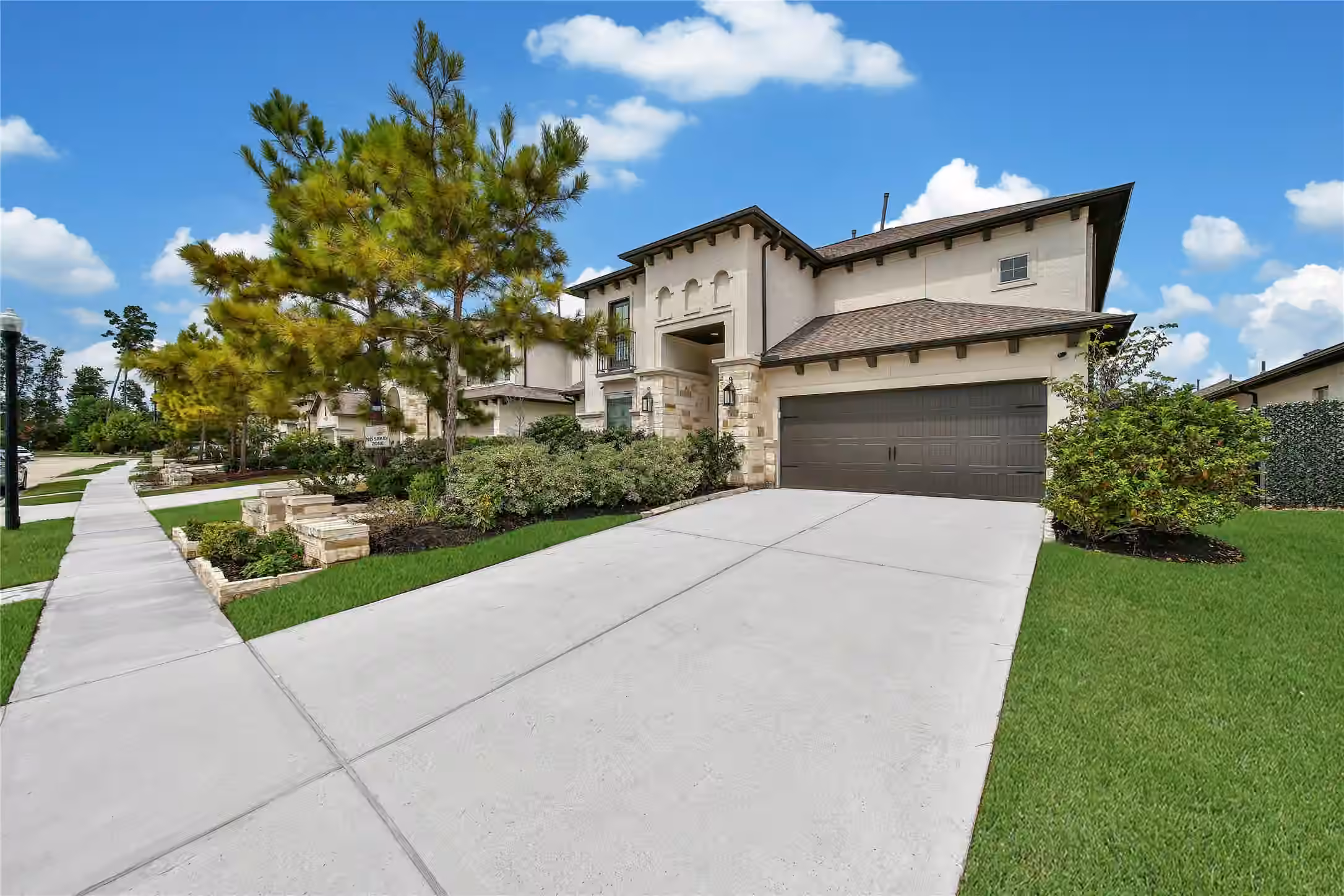 Photo 2 of 4525 Woodland Bend Court, Spring, TX