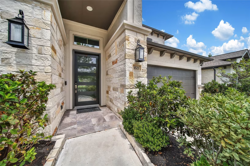 Photo 4 of 4525 Woodland Bend Court, Spring, TX