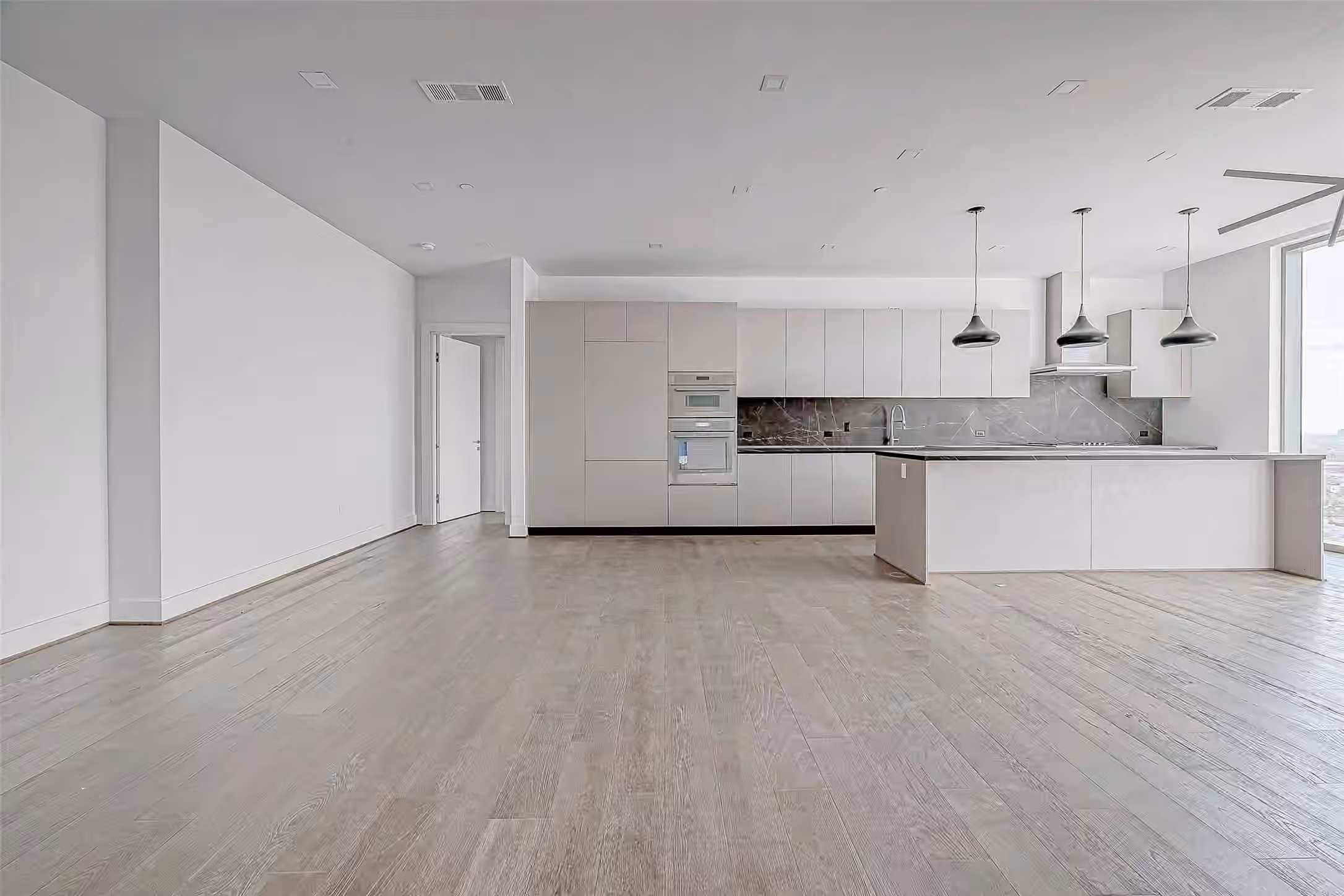 Photo 2 of 1711 Allen Parkway 1703, Houston, TX