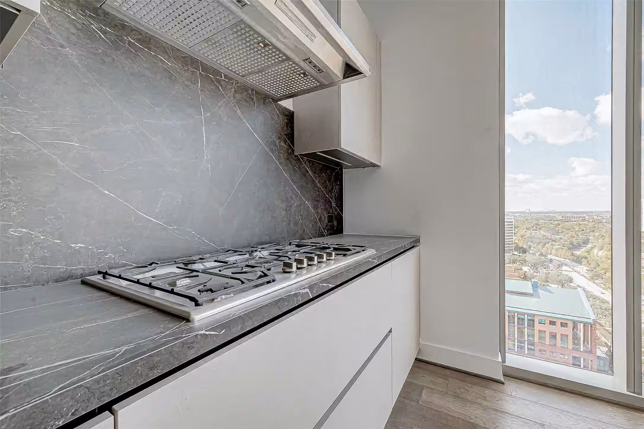 Photo 6 of 1711 Allen Parkway 1703, Houston, TX