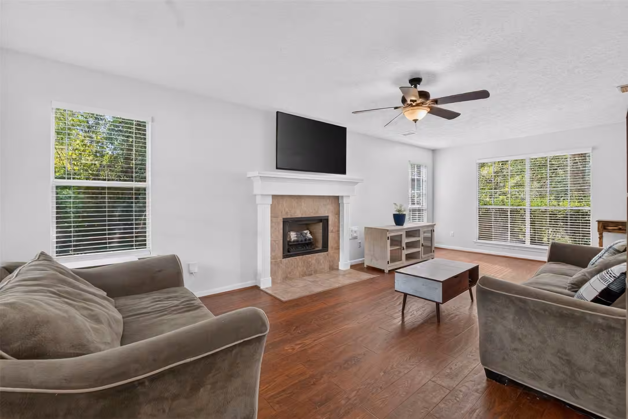 Photo 5 of 7506 Oak Bluff Drive, Magnolia, TX