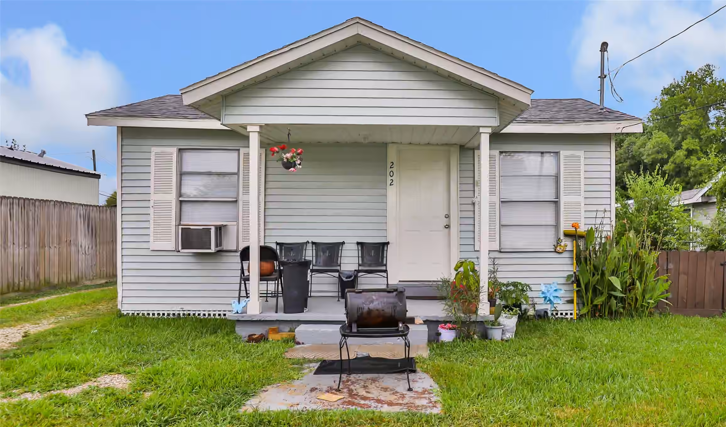 Photo of 202 N 3rd Street, Highlands, TX