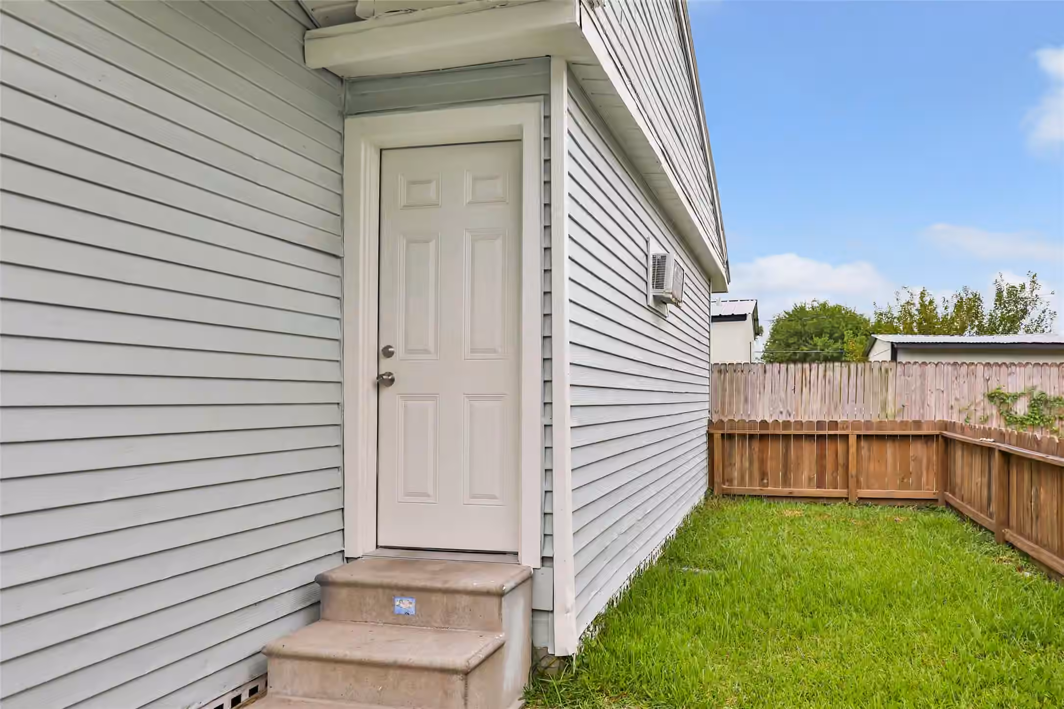 Photo 5 of 202 N 3rd Street, Highlands, TX