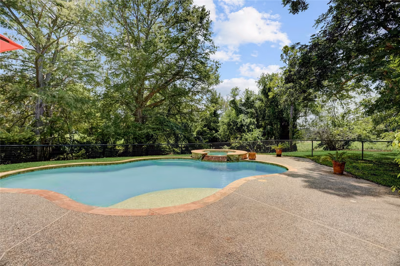 Photo 6 of 319 Garrett Road, Wharton, TX
