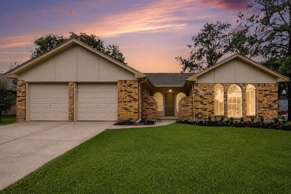 Photo of 3810 Clover Drive, Alvin, TX