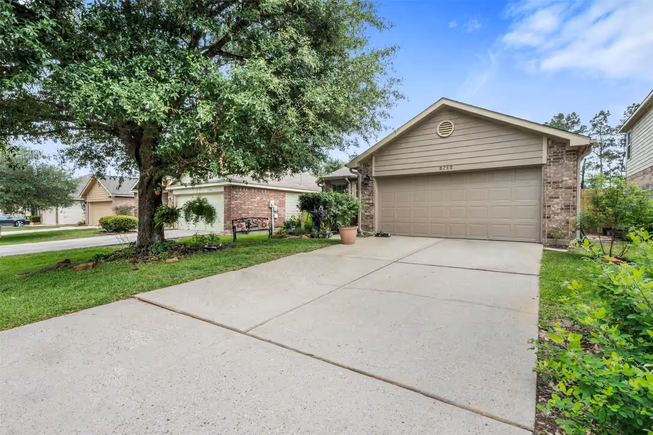 Photo 4 of 9750 Gulfstream Drive, Conroe, TX