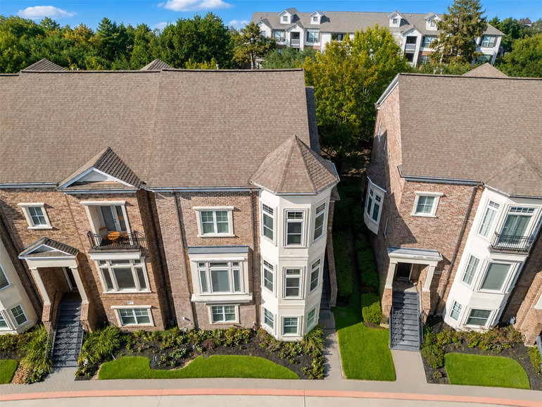 Photo 2 of 4611 Regent Manor Drive, Houston, TX