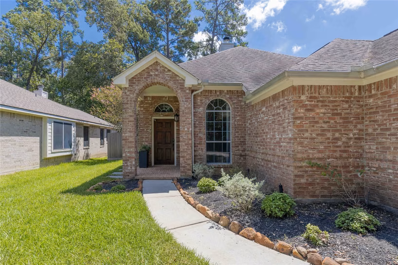 Photo 2 of 12506 Lakeview Drive, Montgomery, TX