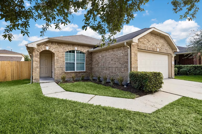 Photo 2 of 1523 Blossom Lane, Baytown, TX