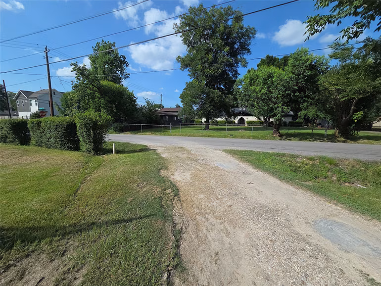 Photo 2 of 701 Mansfield Street, Houston, TX