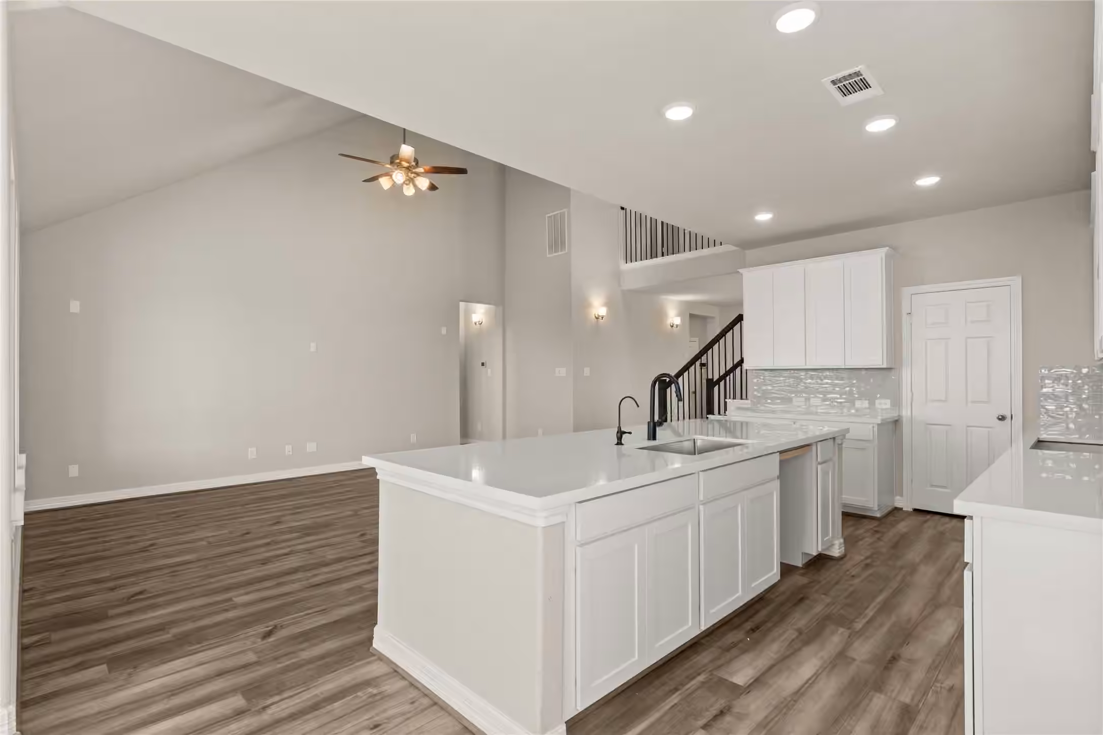 Photo 5 of 14902 Buffalo Head Street, Mont Belvieu, TX