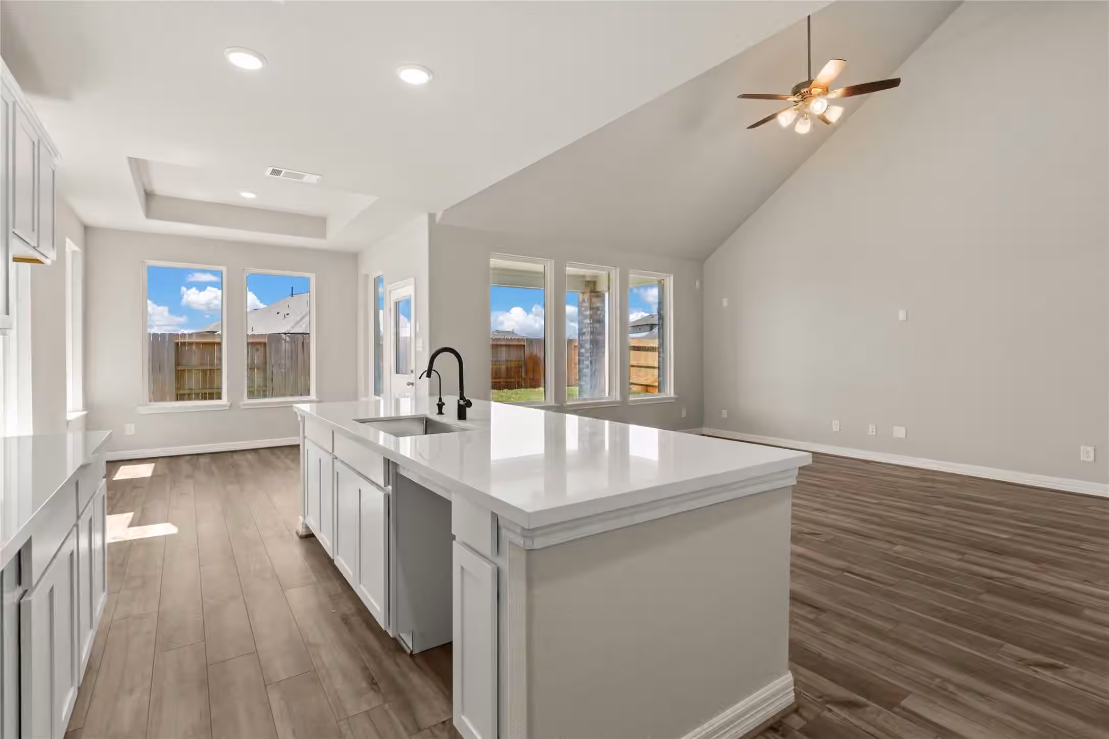 Photo 6 of 14902 Buffalo Head Street, Mont Belvieu, TX