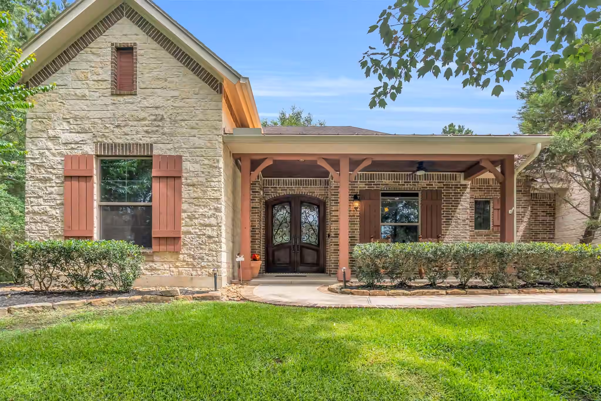 Photo 5 of 26123 E Crown Crossing Drive, Montgomery, TX
