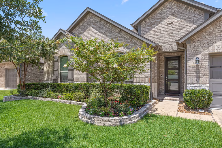 Photo 2 of 31115 Raleigh Creek Drive, Tomball, TX