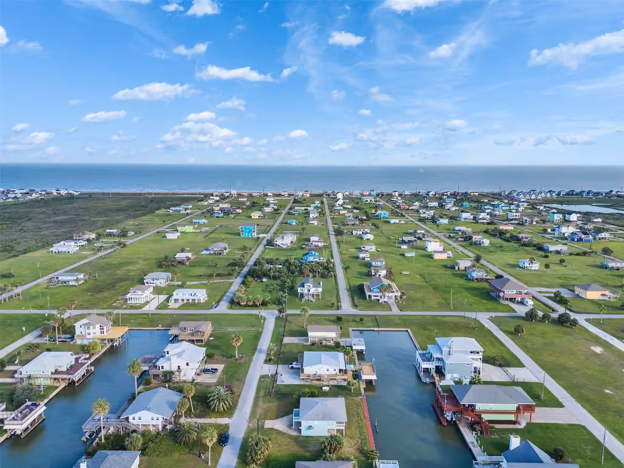 Photo 4 of 3813 Tradewinds Drive, Galveston, TX