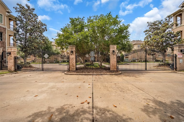 Photo 7 of 8118 Stoneyway Drive, Houston, TX