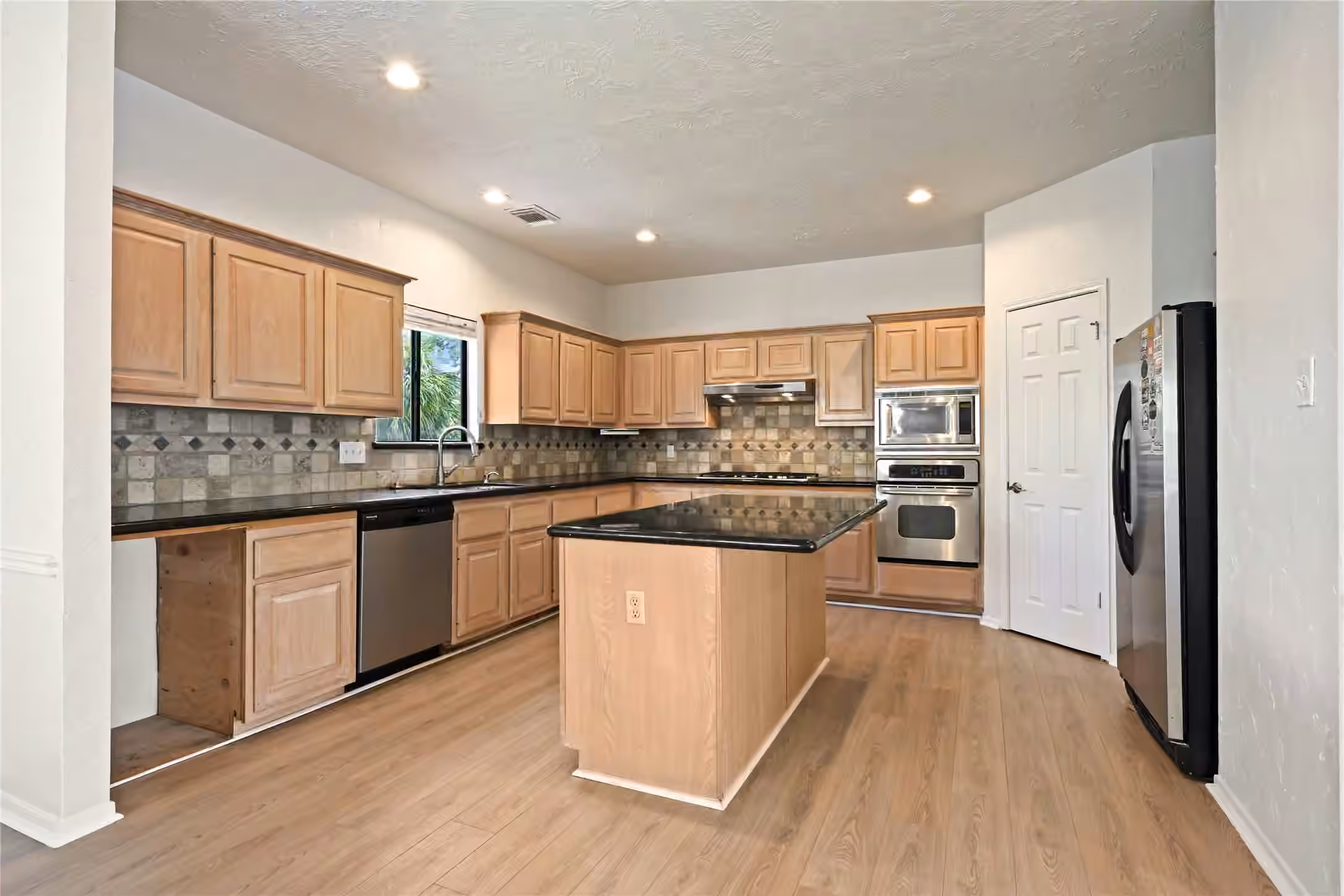 Photo 2 of 2607 Sailboat Drive, Houston, TX