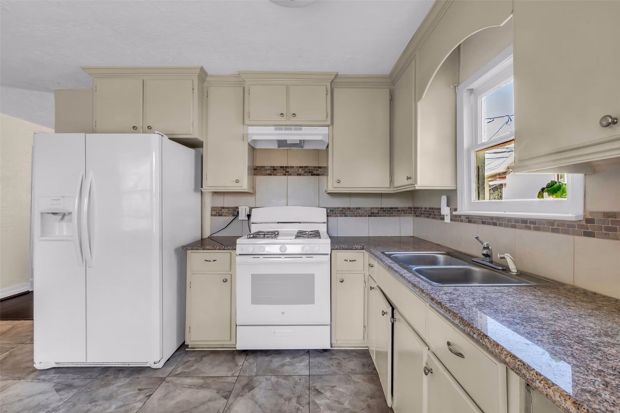 Photo of 131 E 31st 1/2 Street, Houston, TX