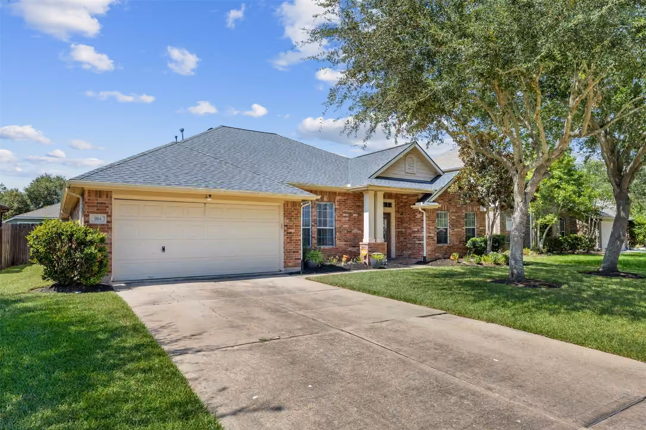 Photo 3 of 914 Fort Hill Lane, Rosenberg, TX