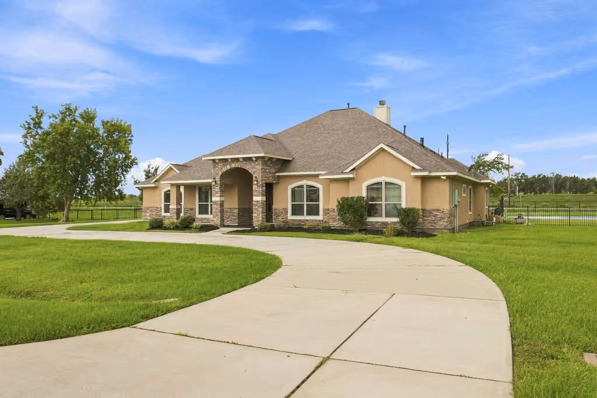 Photo 4 of 8999 Water Point Drive, Beach City, TX