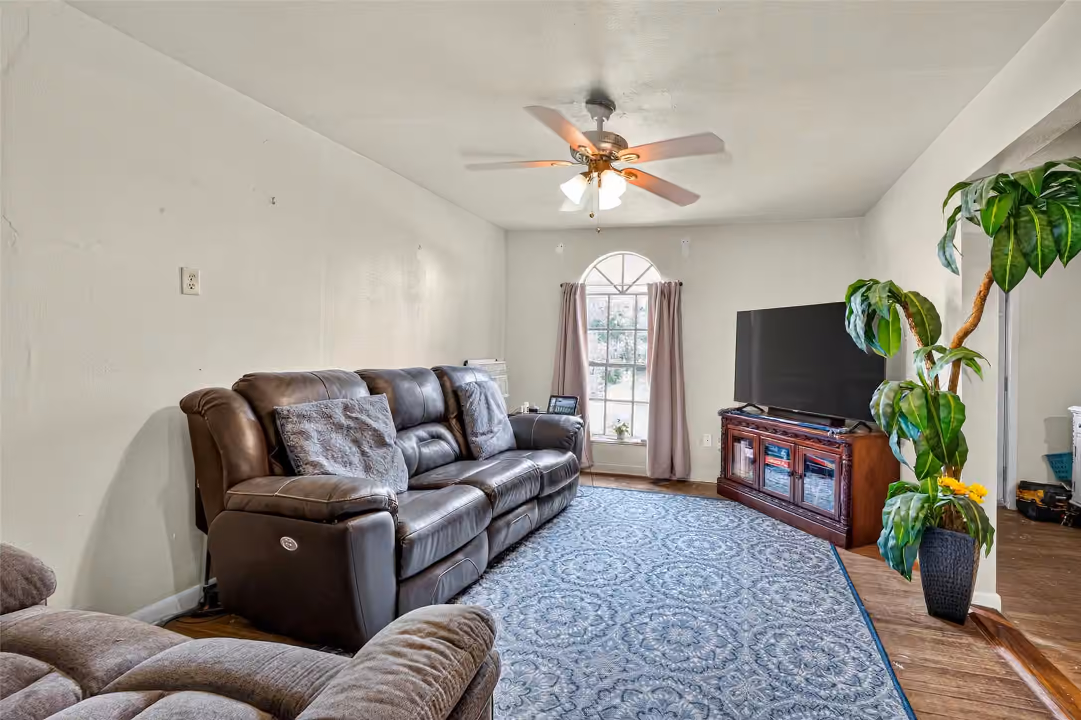Photo 4 of 1715 W Humble Street, Baytown, TX