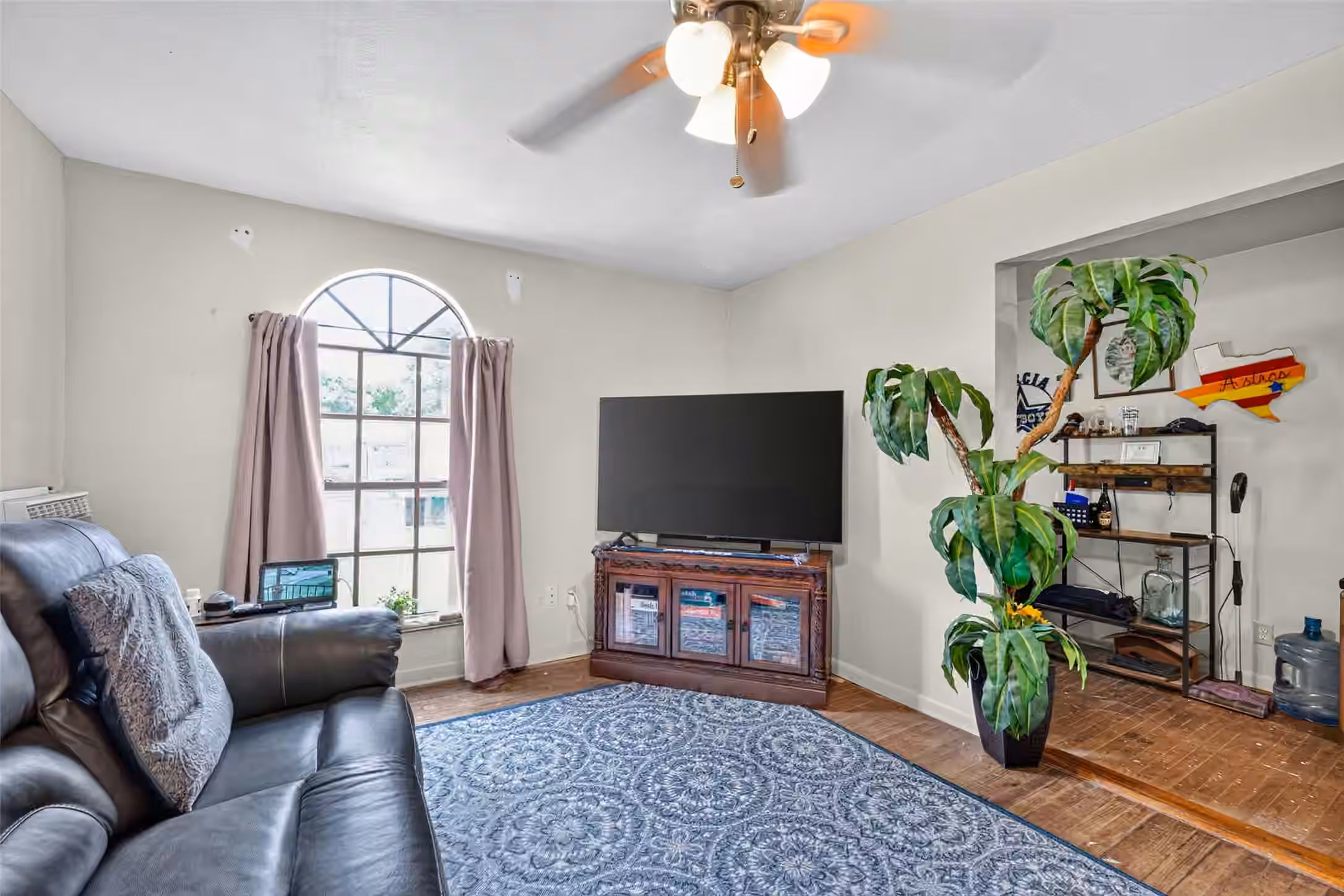 Photo 5 of 1715 W Humble Street, Baytown, TX