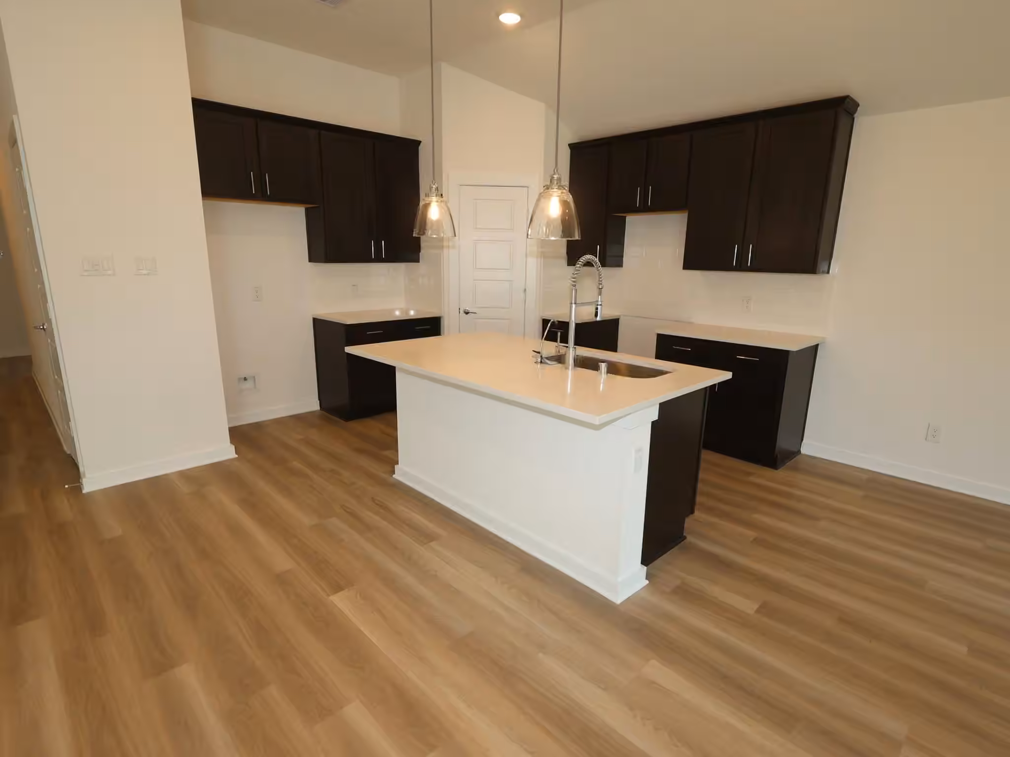 Photo 4 of 1122 Radiant Avenue, La Marque, TX