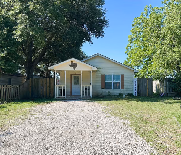 Photo of 1313 Muncy Street, El Campo, TX