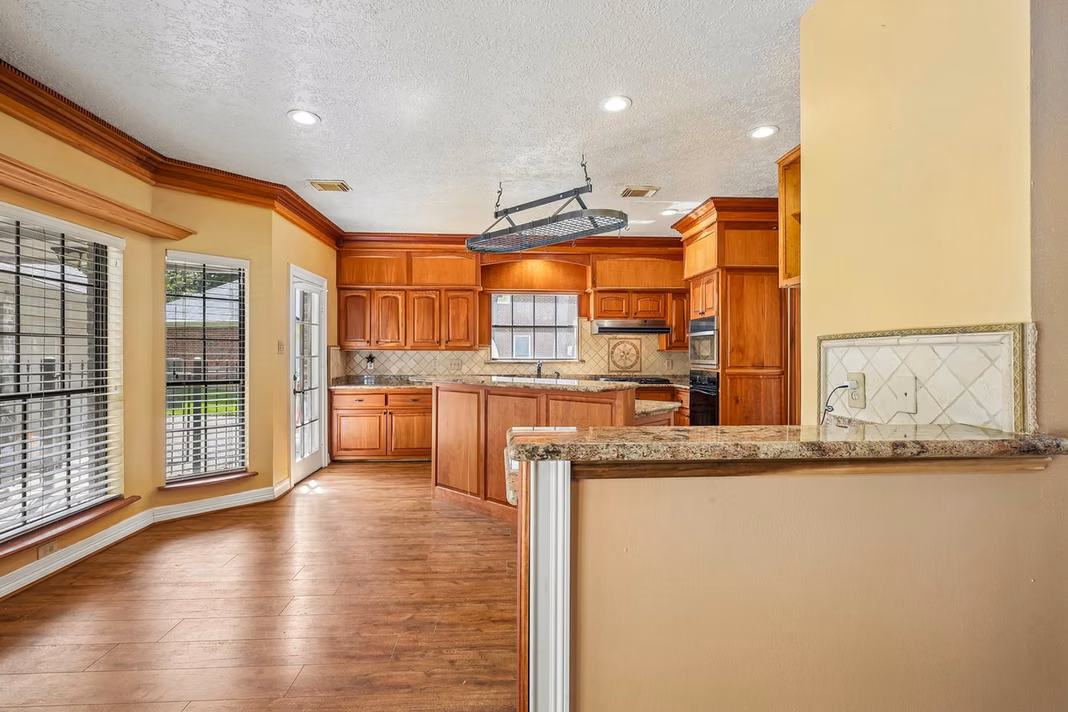 Photo 6 of 907 Remington Court, Friendswood, TX