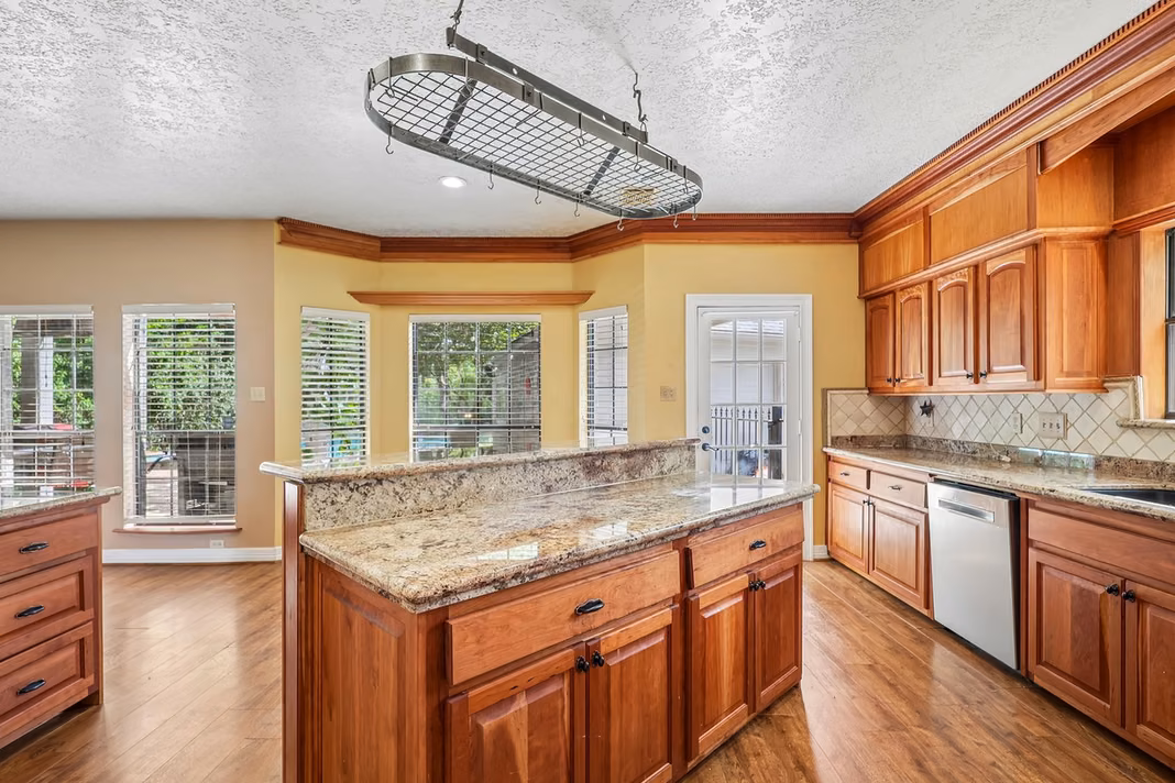 Photo 7 of 907 Remington Court, Friendswood, TX