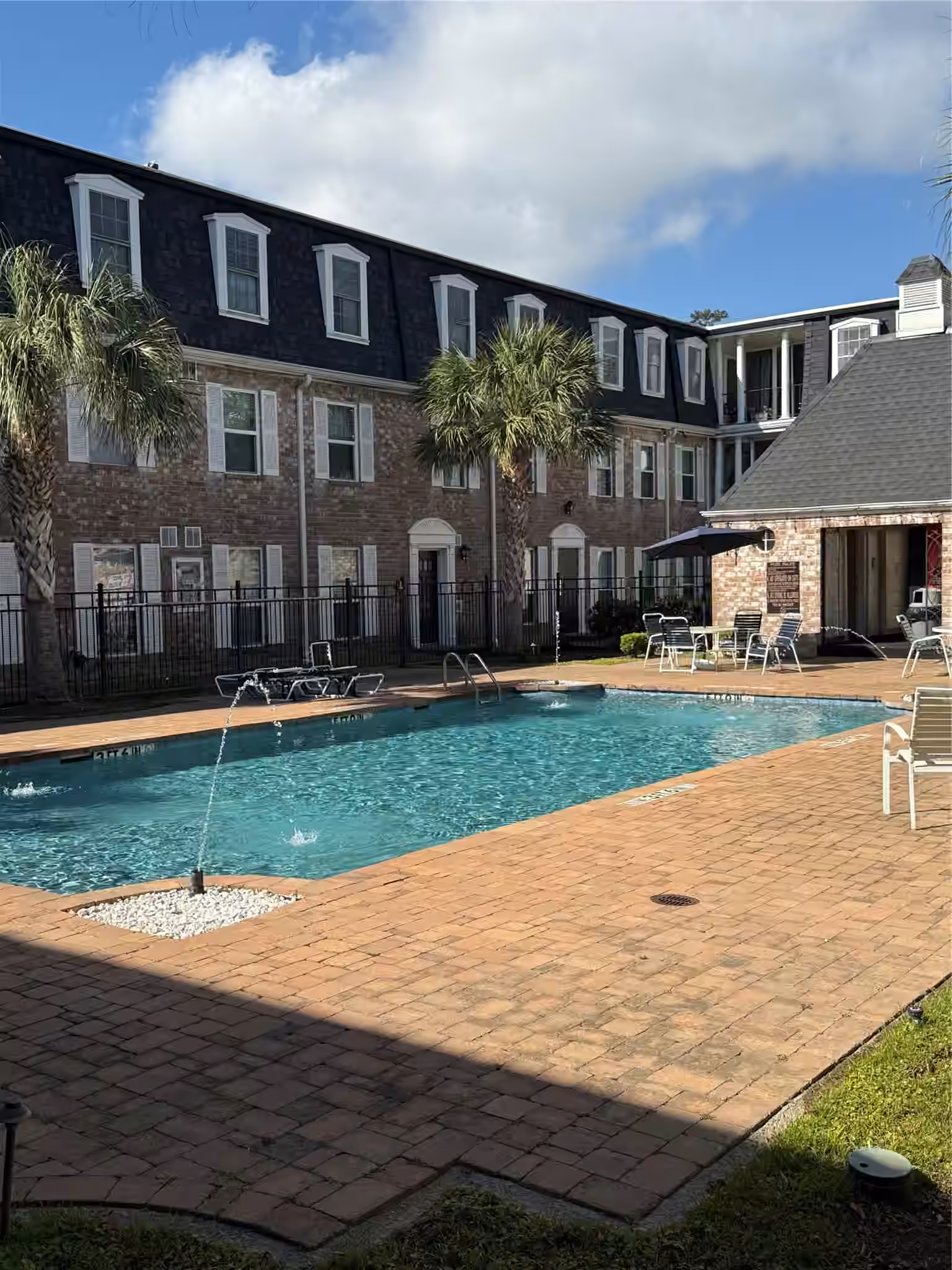 Photo 4 of 357 N Post Oak Lane 207, Houston, TX