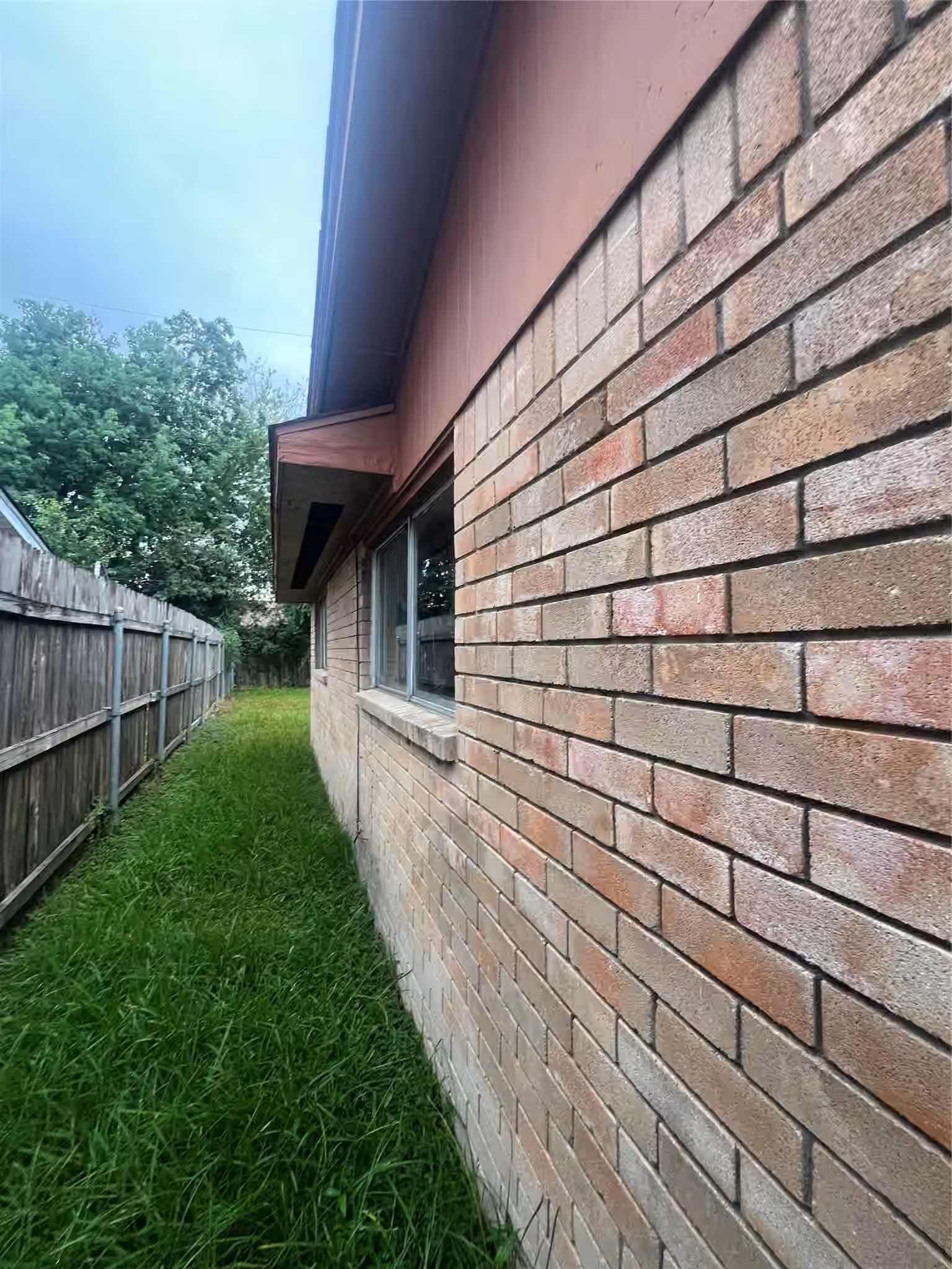 Photo 4 of 5410 Bungalow Lane, Houston, TX