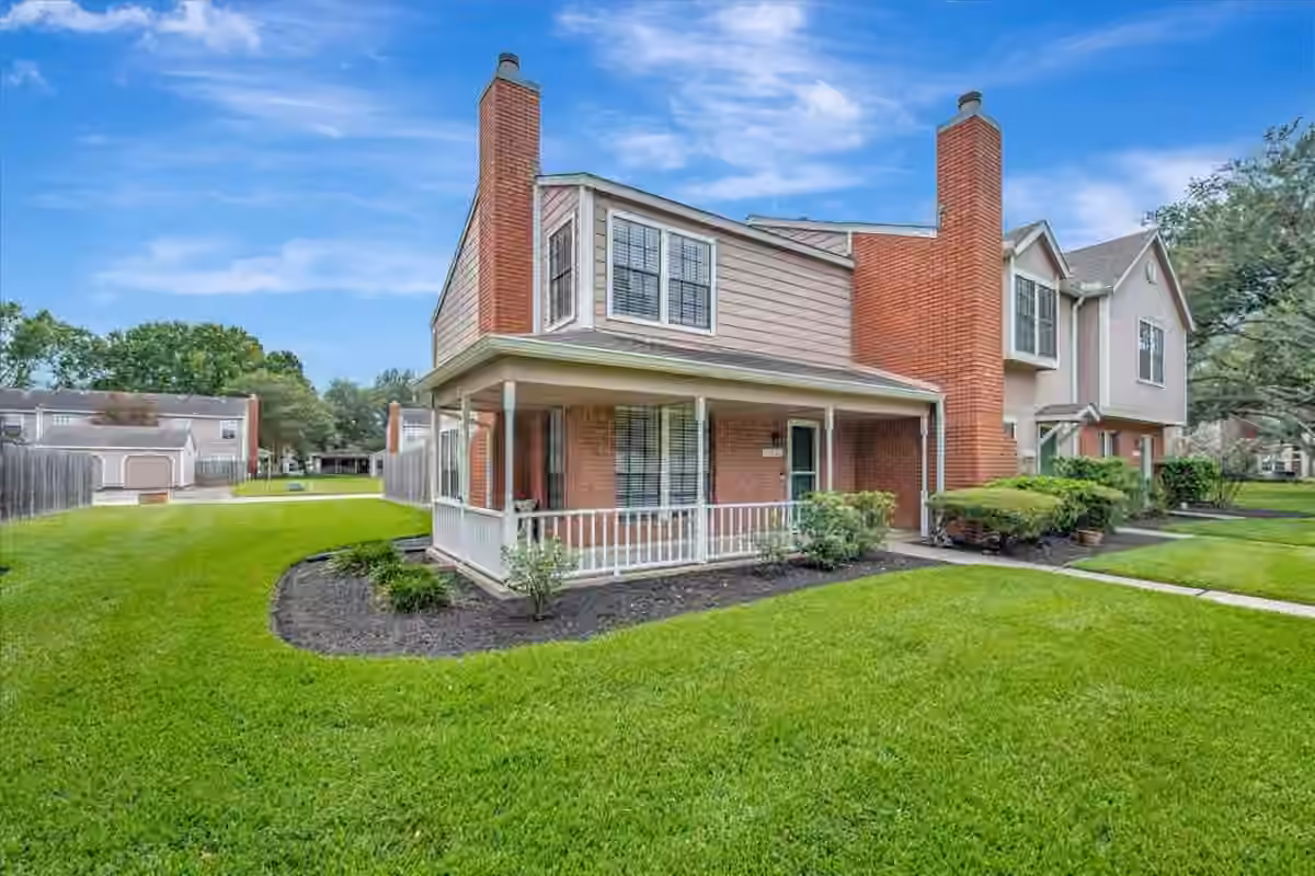 Photo 2 of 17287 Saturn Lane, Houston, TX