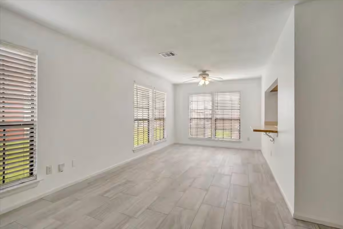 Photo 7 of 17287 Saturn Lane, Houston, TX