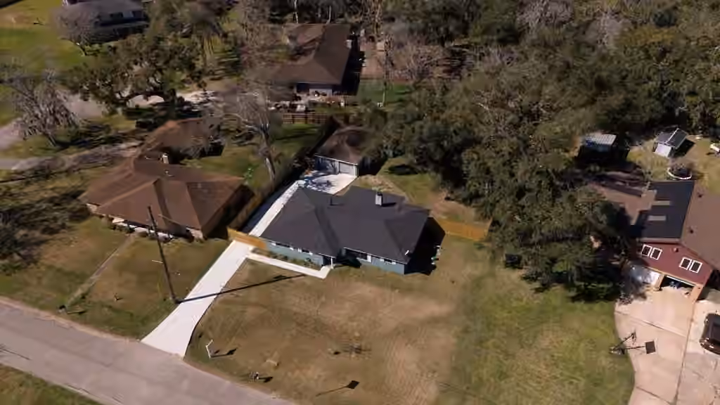 Photo of 407 Tamarind Street, Lake Jackson, TX 77566