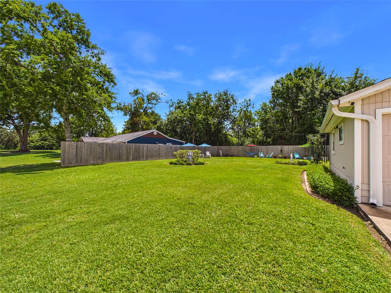 Photo 5 of 212 Elm Street, Lake Jackson, TX