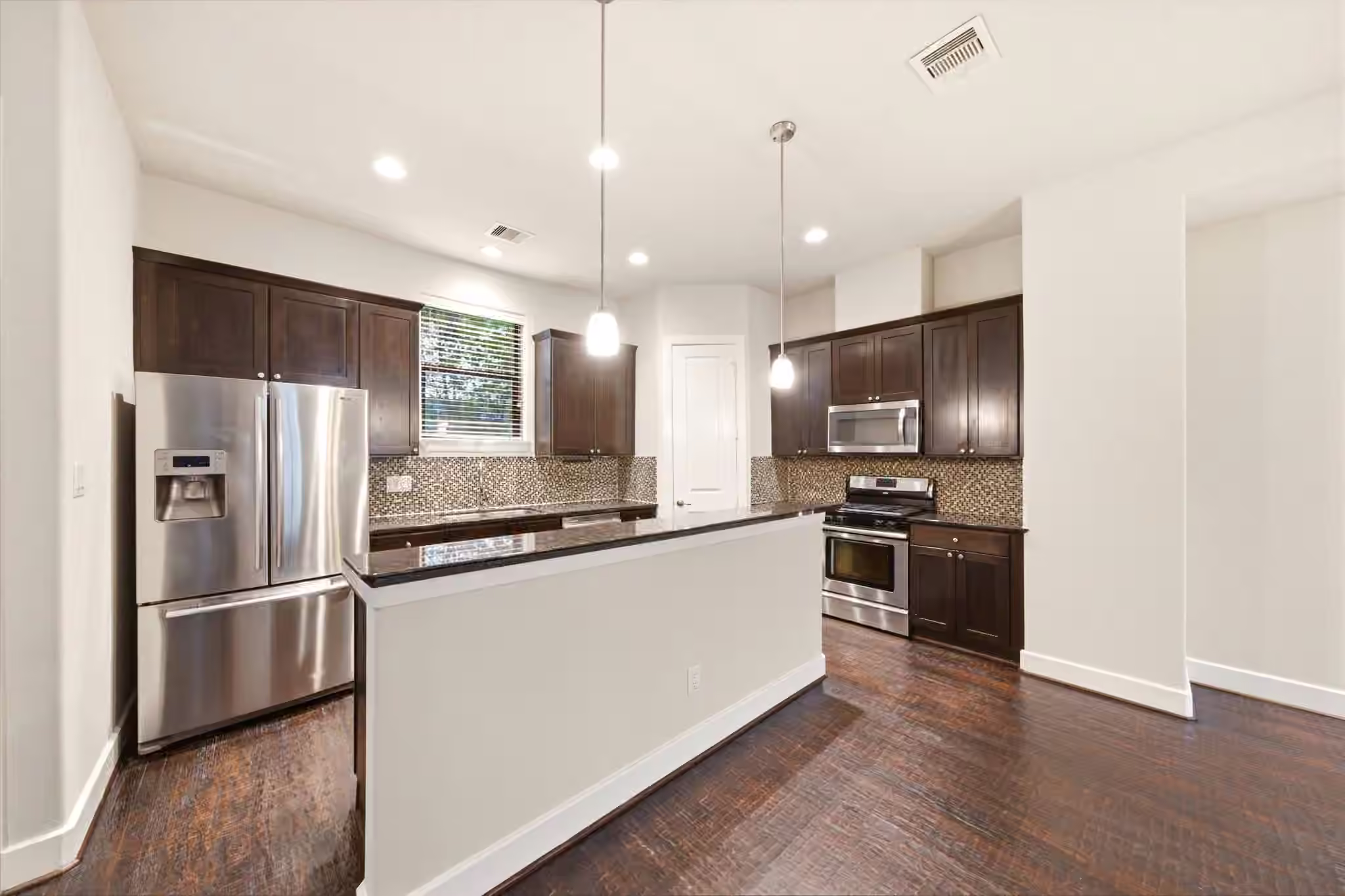 Photo 4 of 2706 Leeland Street, Houston, TX