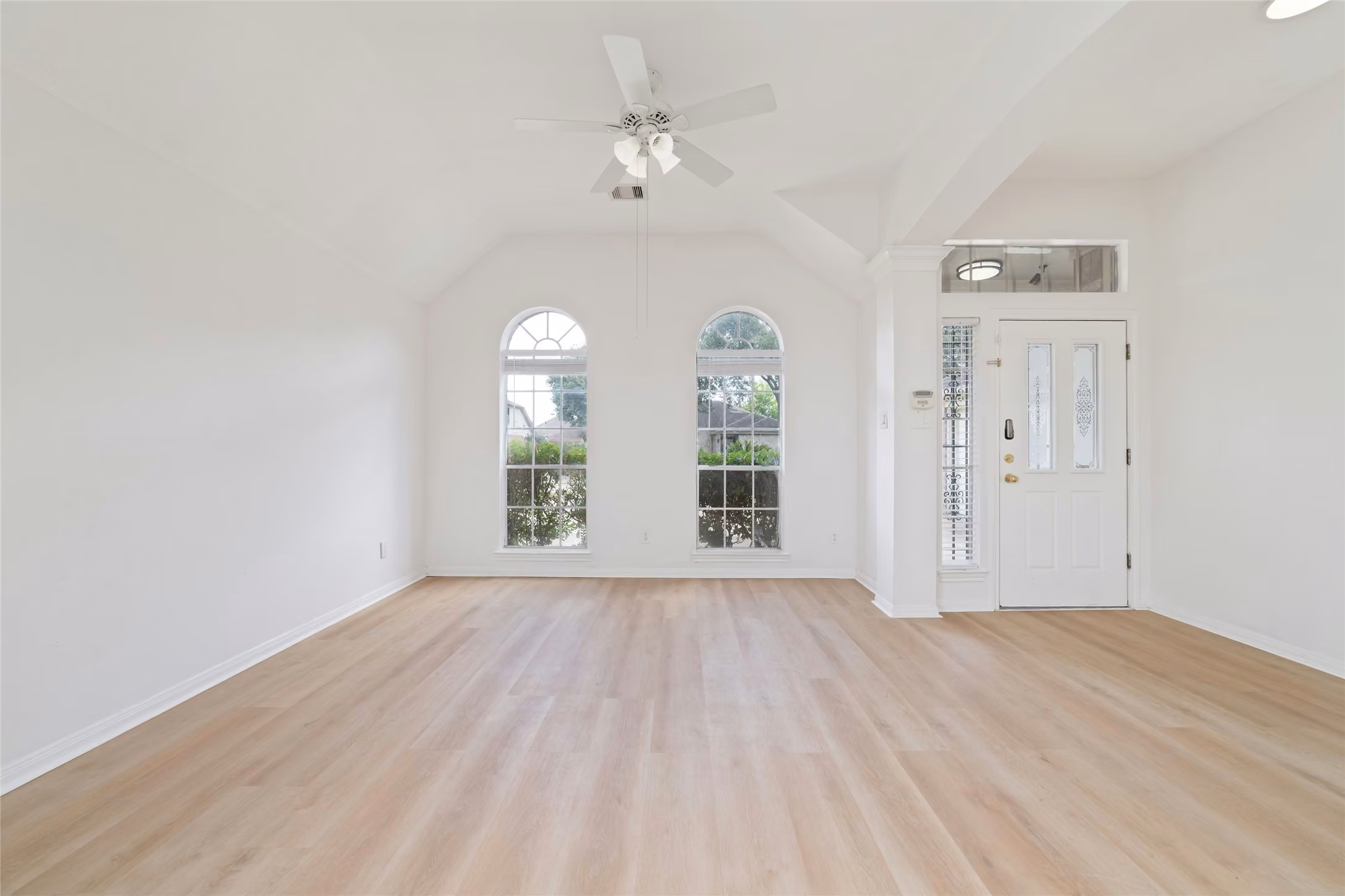 Photo 4 of 7915 Quail Meadow Drive, Houston, TX