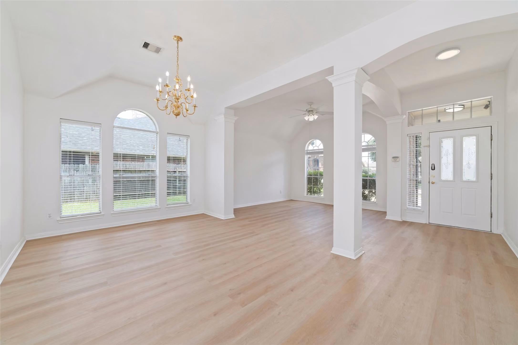 Photo 5 of 7915 Quail Meadow Drive, Houston, TX
