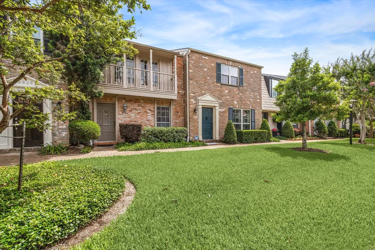 Photo 2 of 5827 Valley Forge Drive 83, Houston, TX