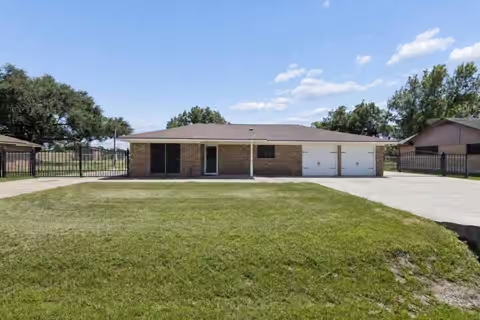 Photo 3 of 1534 Sterling Drive, Baytown, TX