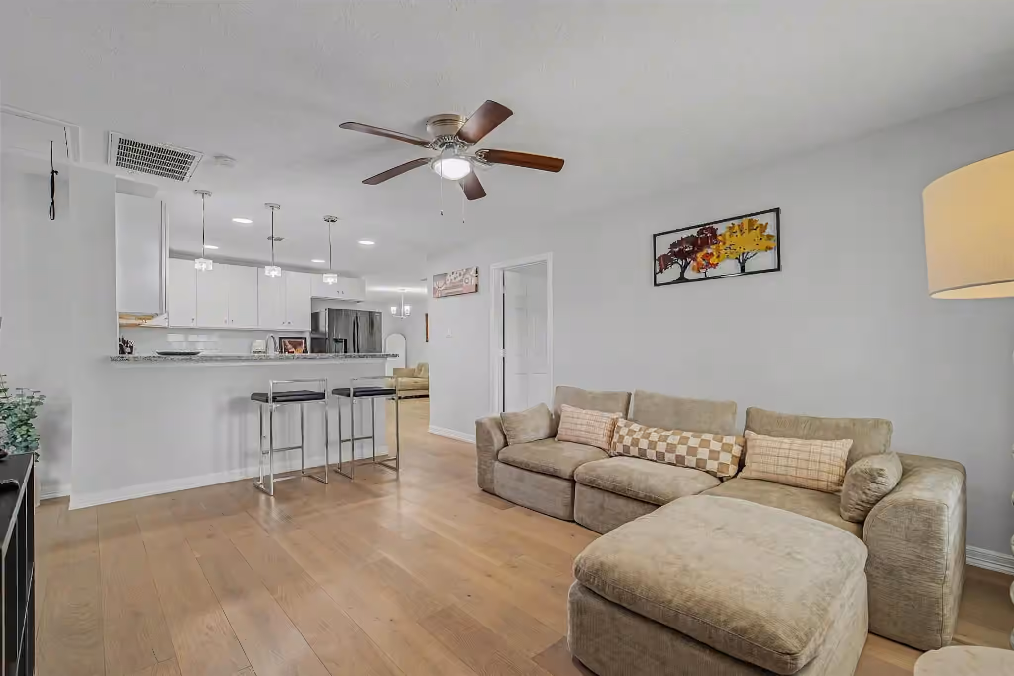 Photo 4 of 6834 New York Street, Houston, TX